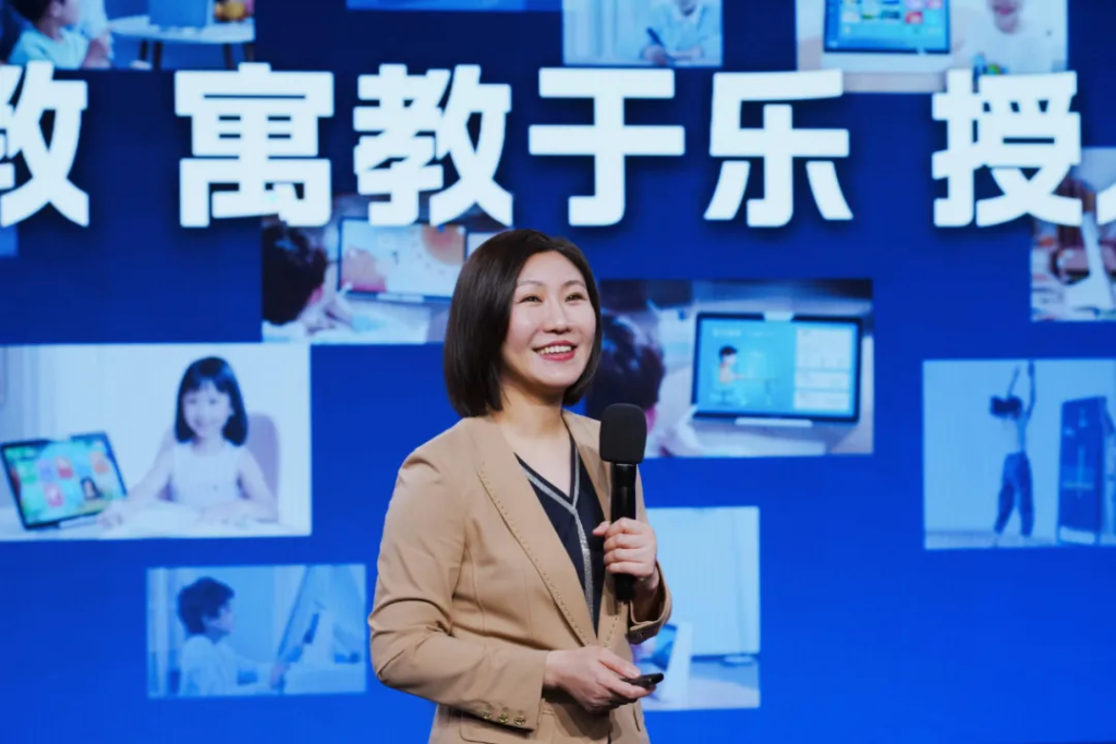 小度学习机：AI老师助力学生创造力培养